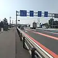 久喜市佐間西交差点付近（左2車線が県道さいたま栗橋線、右2車線が国道125号に向かう）