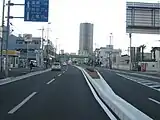 中央区(すでに4車線で整備されているが、走行は3車線)