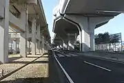 北部(鉄道並行区間)の標準的な道路幅は72.5 m。
