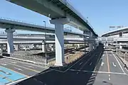 北部の起点は国道22号交差部(清洲JCT)。当該区間は重要幹線道路の国道22号、41号、19号を横に連絡する。