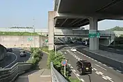 知多半島道路(大府西IC)と接続して中部国際空港方面と連絡。