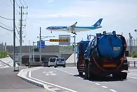 国道51号線と成田国際空港B滑走路交差部