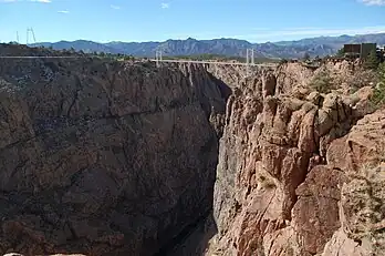 北縁からの峡谷と橋
