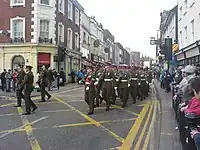 No.2 dress で行進するロイヤル・アングリアン連隊(Royal Anglian Regiment)