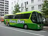 熊本・辛島町ドーミーイン前に停車中のロイヤルエクスプレス