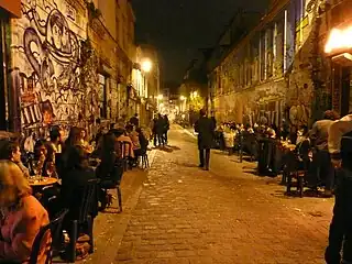 夜のデノワイエ通り, 2011年