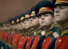 ロシア陸軍第154独立警備連隊の儀仗兵。帝政ロシア時代を思わせる礼装。