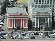 証券取引所(赤い建物)