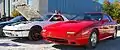 エアスクープが装着されたボンネットの例、マツダ・サバンナRX-7(FC3S)。インタークーラー冷却用であり、北米向け自然吸気車（写真では左の白い車体が相当）には存在しない。