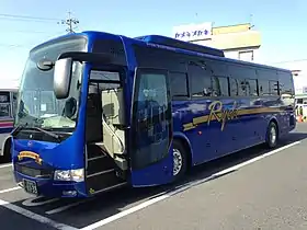 観光バス（新塗装）  1104津山バスセンターにて。撮影時は高速バス運用（2016年4月）