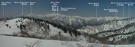 東方の飛騨高地の御前峰から望む白山連峰（2008年4月21日）