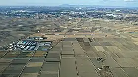 竜ヶ崎飛行場を西側から空撮