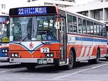一般路線に転用された元在日米軍スクールバス車両(写真は琉球バス交通になってからのものだが、塗装はスクールバス時代のもの)