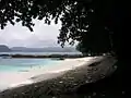 ロラス島の砂浜