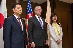 左から韓国の韓民求国防部長官、カーター国防長官、稲田（2017年6月3日）