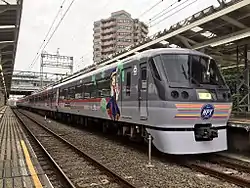 ラッピングを施された西武鉄道10000系第9編成