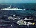 アメリカ海軍と共同演習中のデ・ゼーヴェン・プロヴィンシェン(画像中央の艦)(1967年の撮影)