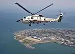 小松島航空基地上空を飛行するSH-60J