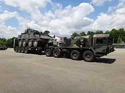 ボクサー装輪装甲車を積載したエレファント。2012年。