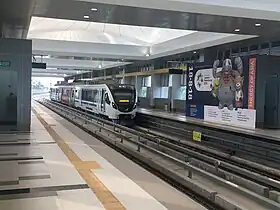 Bandara駅に停車する電車(2018年撮影)