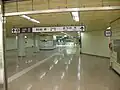 階段側から見た改札口 (2008年)