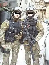 マルチカム迷彩服を着用するSOBR隊員