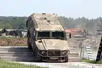 デモ走行を行なうSPM-2、2010年。