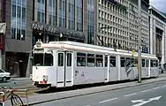 1999年以降一部車両は白色を基調とした新塗装に改められた(1999年撮影)