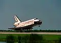 NASAシャトル着陸施設に着陸するSTS-105