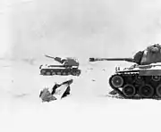 朝鮮戦争で遺棄されたSU-76M前期型。右手前はアメリカのM26パーシング