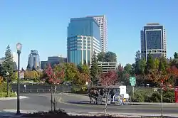 サクラメント川近くからのサクラメント市風景