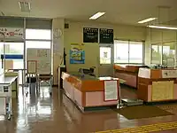 ターミナルビル内の受付カウンター（2008年撮影）