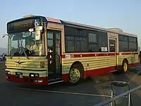 83580周年記念カラー車。1981年までに導入された車両の色を復刻したもの。