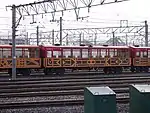 SK100-11中央部屋根上にストーブ用の煙突がある車内にストーブの排気管が見える冬季の姿
