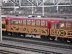 SK100-1中央部屋根上にストーブ用の煙突がある車内にストーブは設置されていない