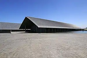 切妻造の現代建築日本滋賀県、佐川美術館