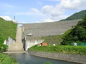 三国川ダム（三国川）高さ 119.5 m