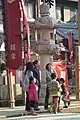 秋祭りの境内と石灯籠(2011年10月9日)
