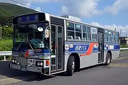 H176 ※廃車済日野・ブルーリボン(U-HT2M系)「つばき5号」。車体に旧奈良尾町の町章があしらわれ、同町発着路線限定で運行されていた