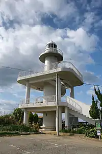 城跡付近に建つ雑賀埼灯台