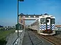 サン・バジル・ル・グラン駅に停車するモン・サン・イレール線の車両