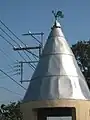 「雄鶏」の尖塔