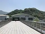 国道31号線を跨ぐ歩道と北口（2018年4月）