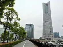 北仲橋を渡った先よりみなとみらい地区方面を見る（※2014年5月撮影）