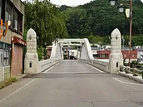 西側より
