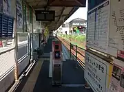 改札口とホーム（2013年8月）