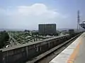 北陸新幹線の線路を跨ぐ、高架区間の佐久平駅ホーム（2007年7月）