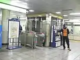 皇居方面改札口(2005年12月18日)