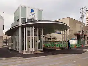左が阪神桜川駅出入口、右は南海汐見橋駅(2009年3月20日)