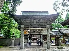 楼門。県指定有形文化財。